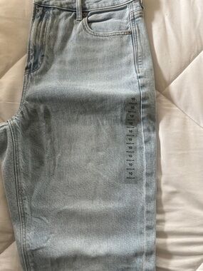 American Eagle Outfitters Light Wash MOM Jeans